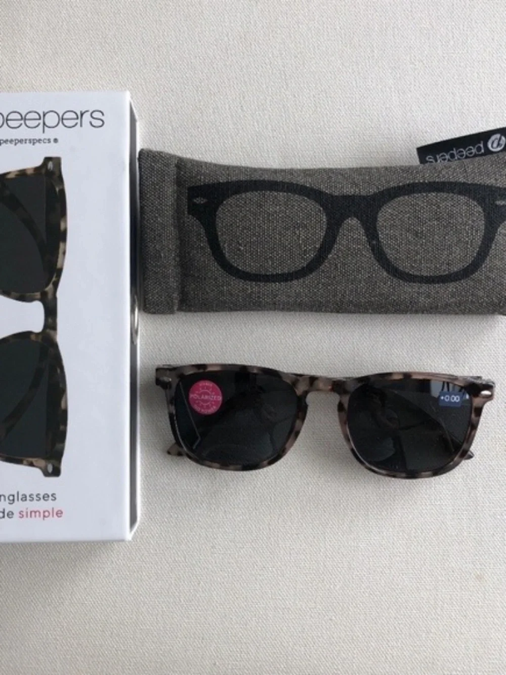 New in Box Gray Tortoise Peepers Simply Sunglasses with case